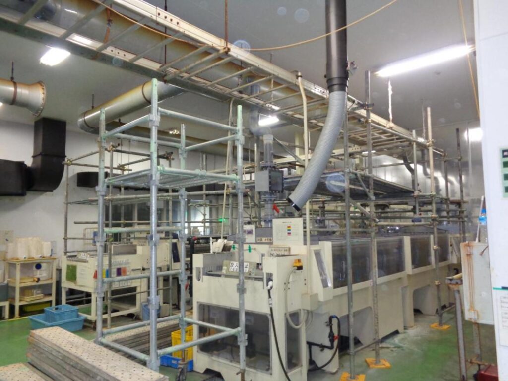 ダクト・配線ラックの落下防止対策
作業足場組立
