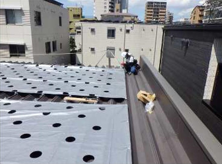 遮熱システム施工 シート設置作業