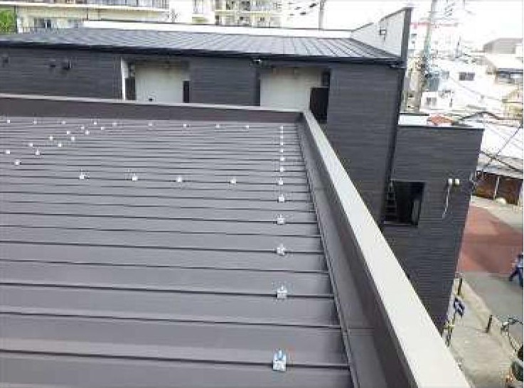 遮熱システム施工 金具間配り
