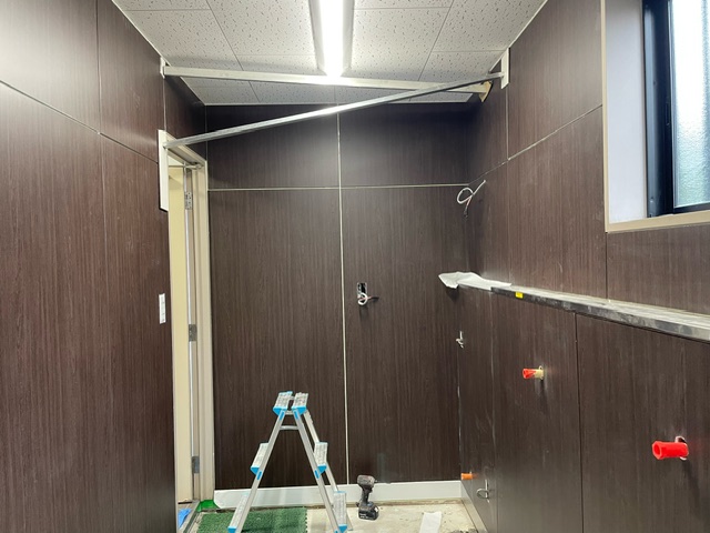 トイレ改修　化粧ケイカル板貼り