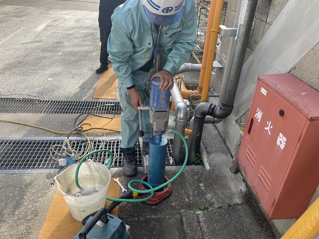 柱脚コア削孔状況