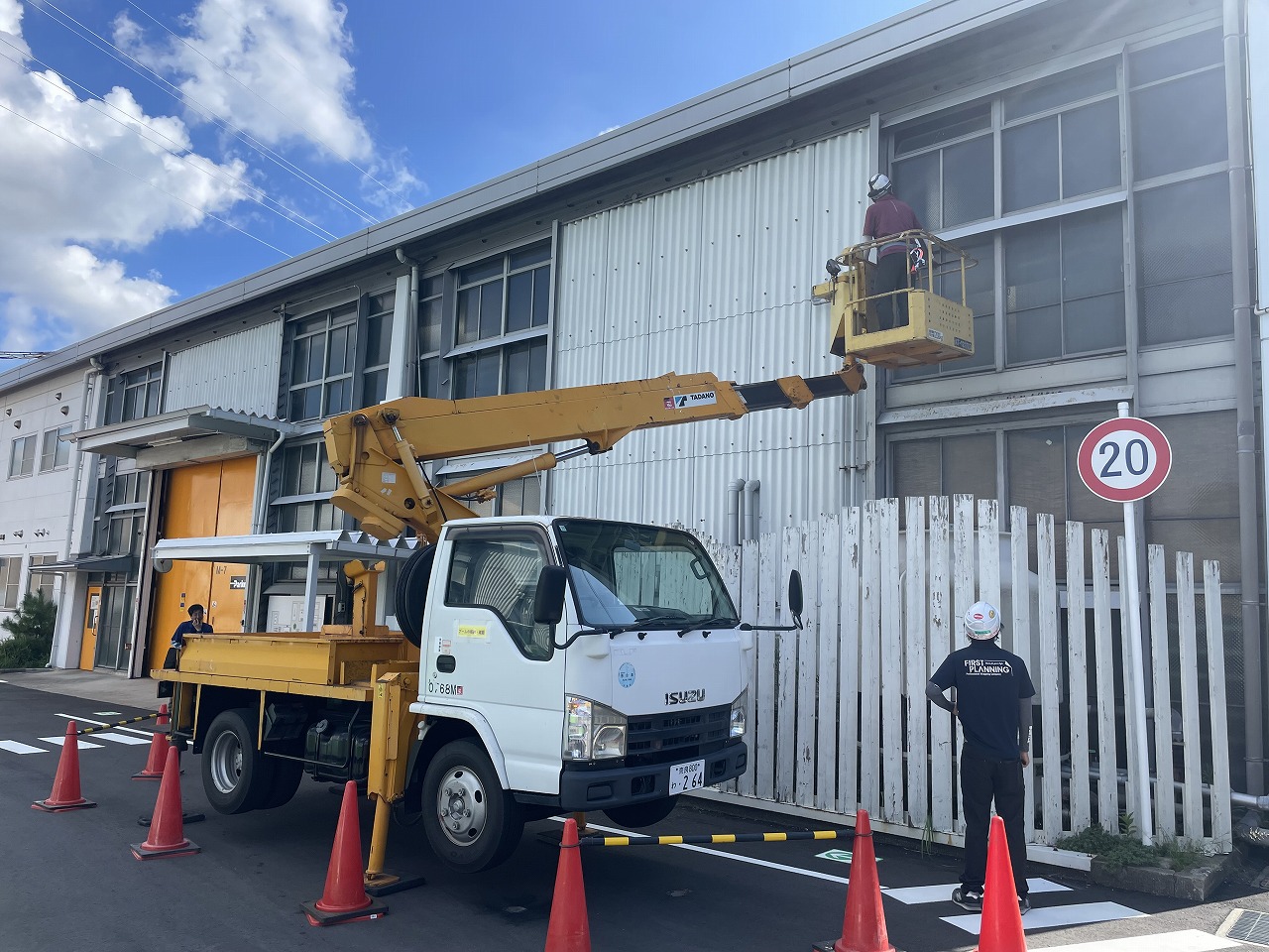 施工開始　高所作業車